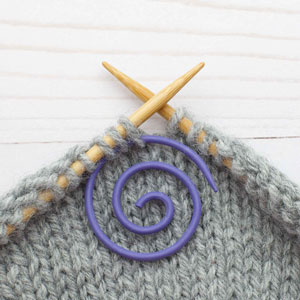 Fox & Pine Stitches Spiral Cable Needle - Purple Spiral