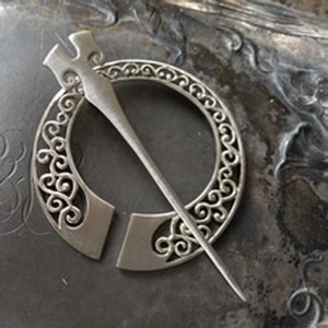Jul Shawl Pins and Sticks - Runa Penannular Brooch
